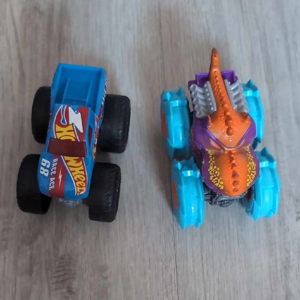 Monster Trucks Set - Blue and Orange (2 Trucks)